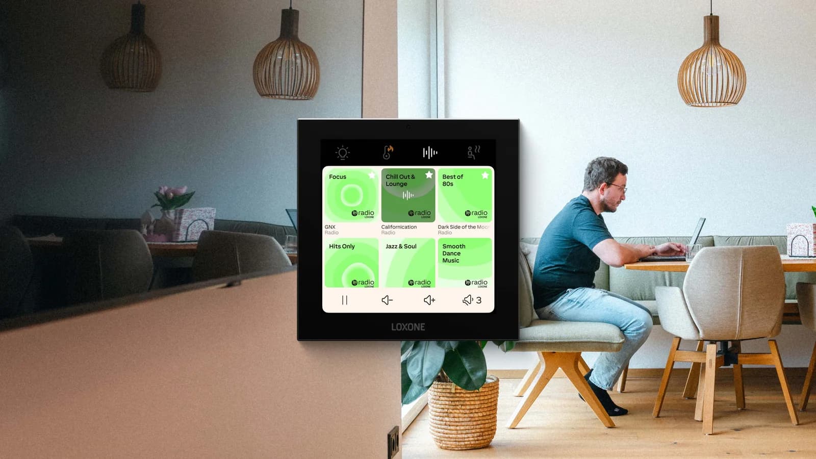 Wohnzimmer mit dezent integrierten Einbaulautsprechern
